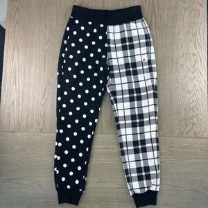 Champion x Urban Outfitters Reverse Weave Plaid Pants. Siper unique and cute.
